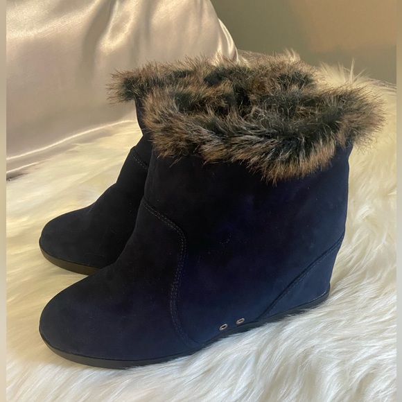Just Fab Sz 10 Navy Blue Suede with Fur Top Trim & Fleece Lining Women’s Boots - Picture 2 of 7